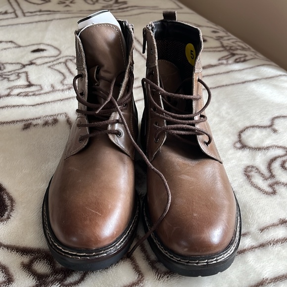 Genuine Leather STEVE MADDEN BOOTS - Picture 2 of 5